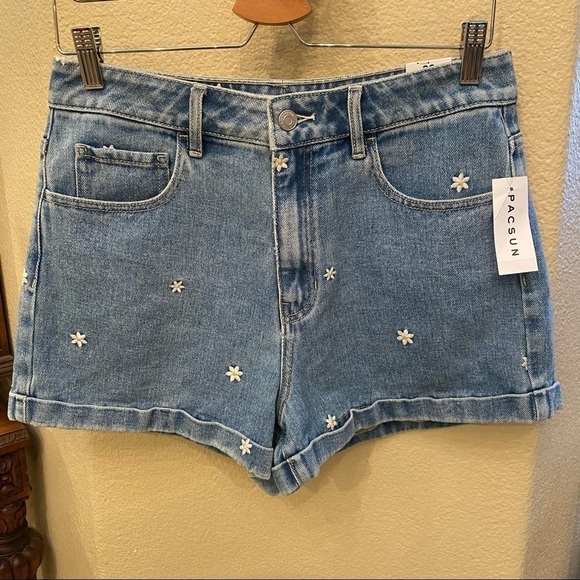 NWT~PACSUN Embroidered Floral Blue Mom Jean Shorts Size 29 - Picture 1 of 10